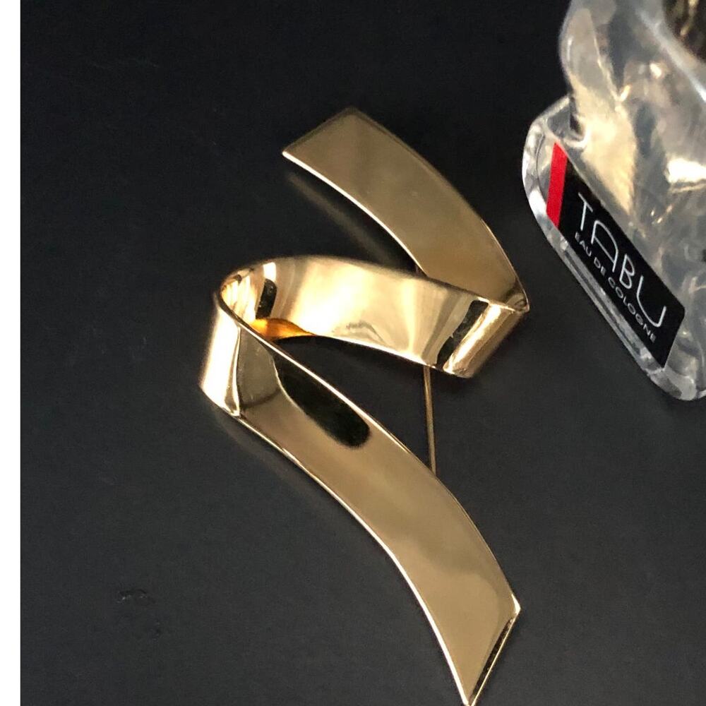 Vintage 1970 MONET Gold Tone Ribbon Pin Brooch 70's